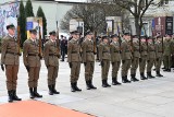 Uczniowie klas mundurowych Szkół Zakładu Doskonalenia Zawodowego w Kielcach złożyli uroczyste ślubowanie. Zobaczcie zdjęcia i film