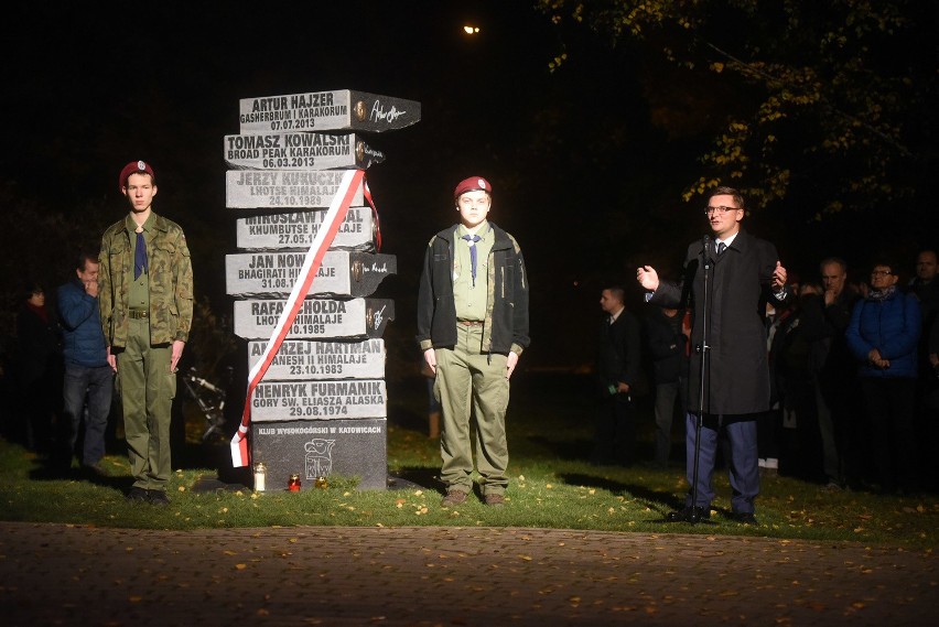 Pomnik ku czci tragicznie zmarłych alpinistów odsłonięty w...