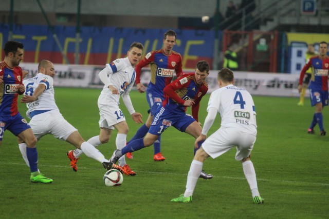 W grudniu Piast wygrał z Lechem 2:0.