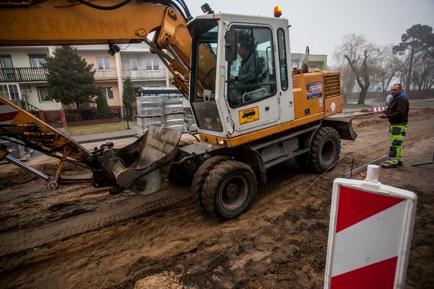 Remont Saperów idzie jak po grudzie. Co tam się dzieje?