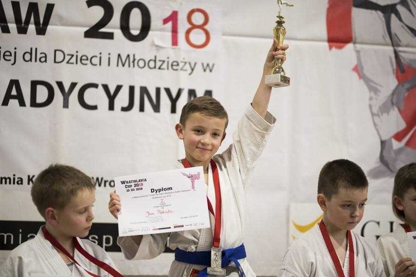 40 medali AKT Niepołomice-Kraków w zawodach karate tradycyjnego Wratislavia Cup