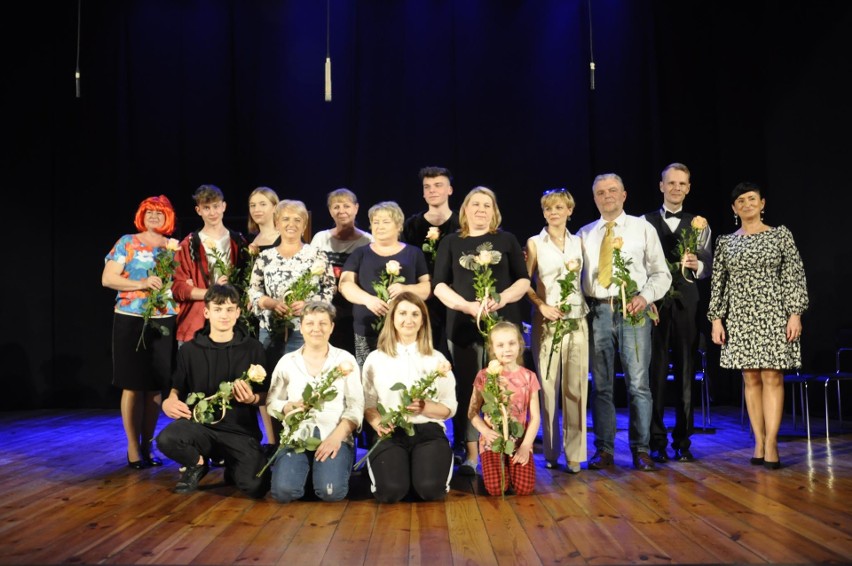 Wspaniała premiera spektaklu "Opiekun" w Lipskim Centrum Kultury. Wystąpili lokalni aktorzy