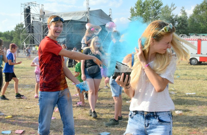 Bitwa na kolory! Holi Festival w Tarnobrzegu [ZDJĘCIA]  