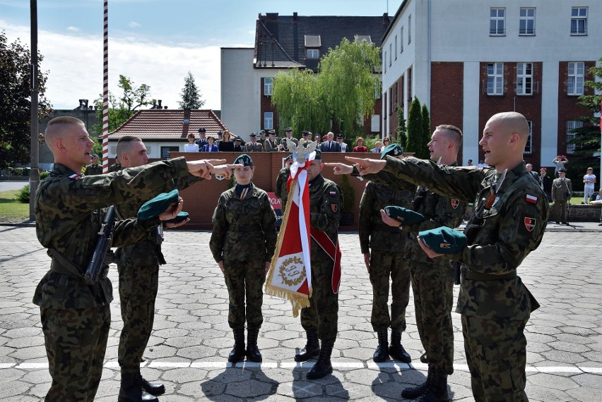 W 2. Inowrocławskim Pułku Inżynieryjnym przysięgę wojskową...