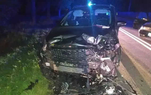 Ford zniszczony po wypadku w Lipówce
