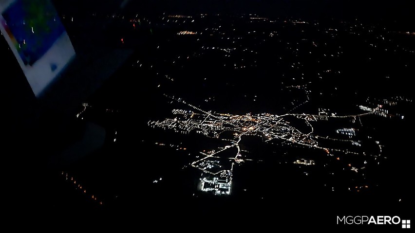 Zdjęcia wykonane podczas nocnych lotów nad Sopotem samolotu...