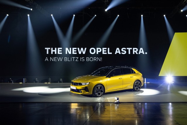 Opel Astra VI Nowa Astra jest teraz dostępna jako hybryda plug‑in, a od 2023 roku także jako w pełni elektryczna Astra‑e. Zamówienia na sportowy, pięciodrzwiowy model szóstej generacji będzie można składać od październikaFot. Opel