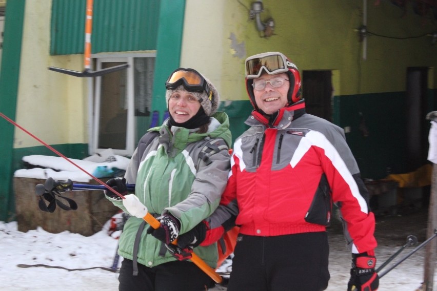 Warunki narciarskie w Beskidach: W dolinach śniegu brak, ale na stokach można jeździć [RAPORT]