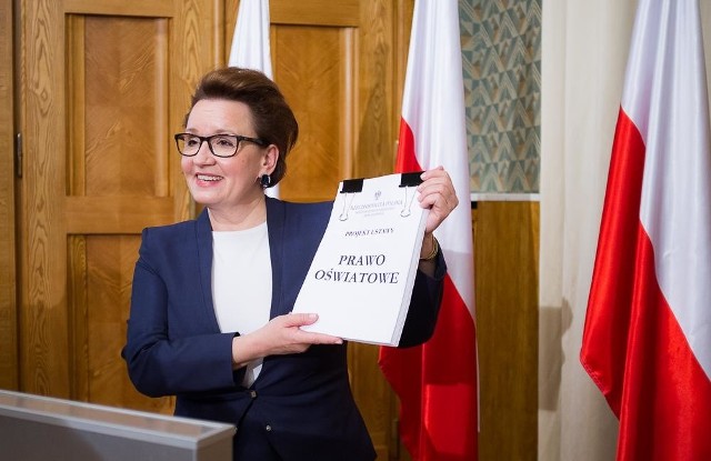 Szefowa Ministerstwa Edukacji Narodowej Anna Zalewska, przedstawiła  plan reformy oświaty.