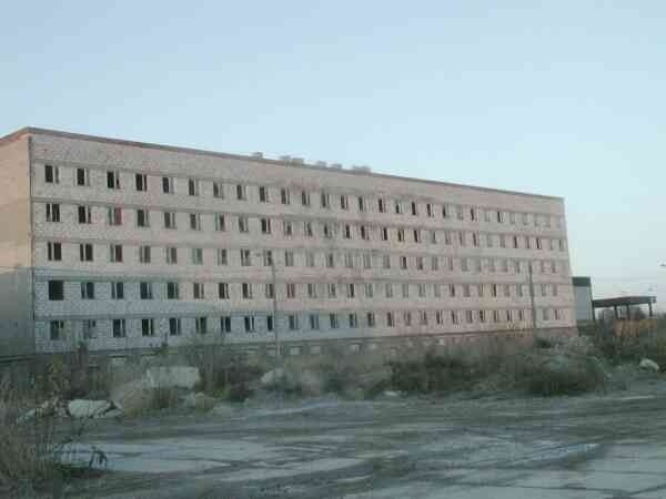 Budowa szpitala kolejowego w Skarżysku rozpoczęła się kilkanaście lat temu i do tej pory nie została ukończona.