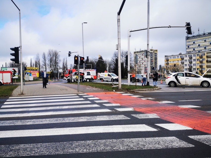 Wypadek przy al. Armii Krajowej w Koszalinie. Zderzyły się dwa pojazdy [ZDJĘCIA]