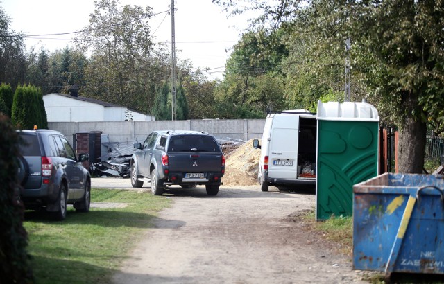 Płot zagrodził przejazd na ulicy Wydmowej. Kiedyś można było nią przejechać od ulicy Zjazdowej do Okrętowej. Obecnie podróż kończy się przy ogrodzeniu jednego mieszkańca