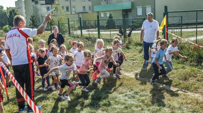 zwolnieniom z wychowania fizycznego biegi dzieciaków...