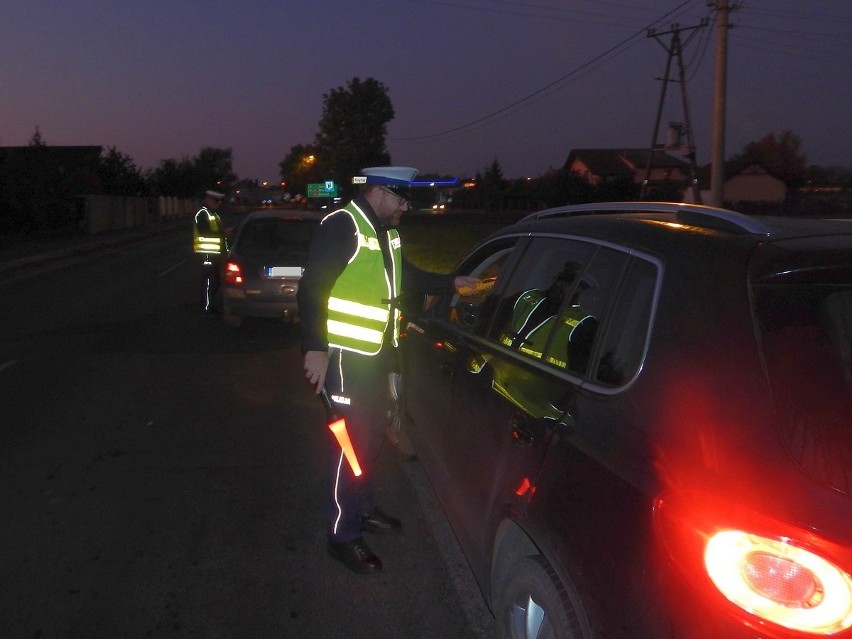 Radziejowscy policjanci widoczni na drogach powiatu - w różnych akcjach dbają o nasze bezpieczeństwo 