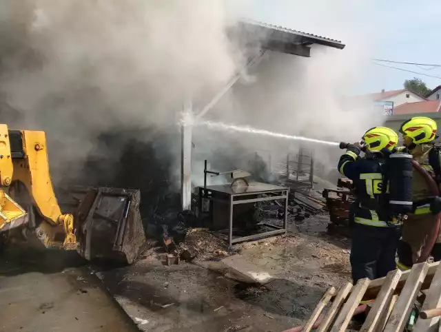 Na miejsce zostało wysłanych pięć zastępów straży pożarnej powiatu puckiego