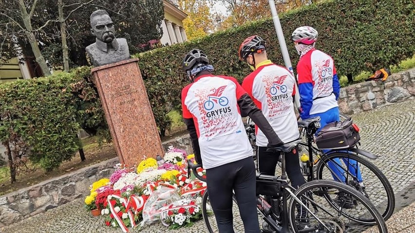 Rowerzyści uczcili na swój sposób święto niepodległości. Pojechali w rajdzie do Nowego Warpna 