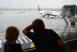 Lotnisko w Krakowie radzi sobie coraz lepiej. Mimo piątej fali zarazy w styczniu 2022 obsłużyło pięć razy więcej pasażerów niż przed rokiem