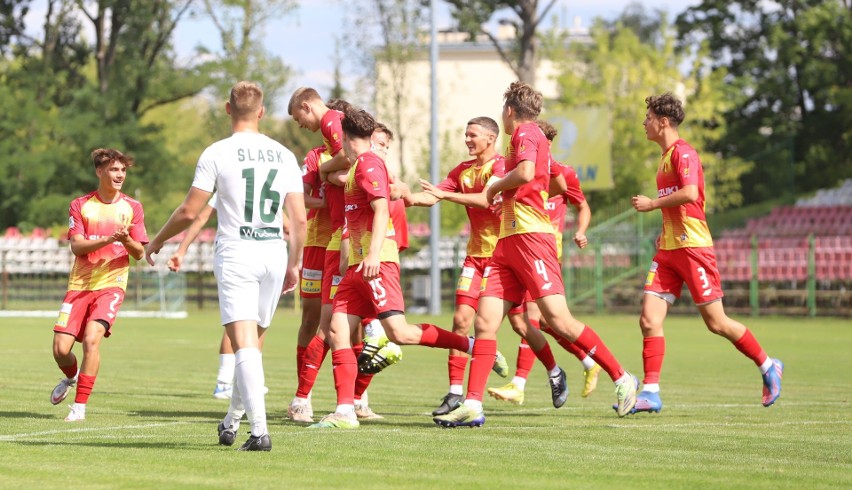 Piłkarze Korony Kielce wygrali ze Śląskiem Wrocław 5:3 w Centralnej Lidze Juniorów do 19 lat. Po czterech kolejkach nadal są niepokonani