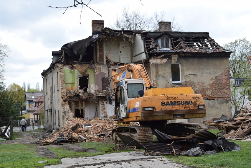 Rybnik: Burzą dworek z ulicy Dworek. Znika kolejny zabytek