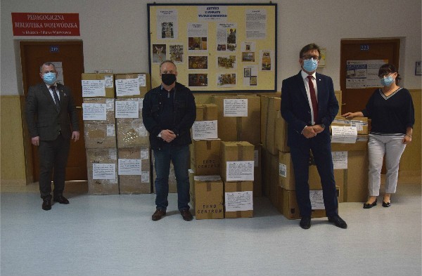 Zarząd Powiatu Włoszczowskiego przekazał do szpitala we Włoszczowie artykuły niezbędne do walki z koronawirusem