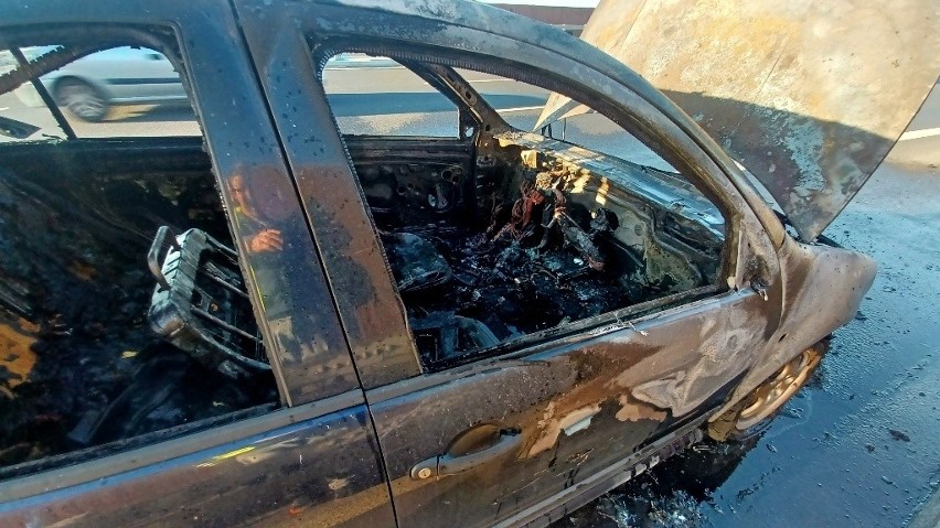 Samochód osobowy marki Skoda spłonął na trasie S5 z...