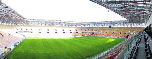 Na trybunach może zasiąść prawie 22,5 tys. widzów. Za tydzień, podczas meczu z Pogonią Szczecin, okaże się czy uda się zapełnić stadion. 
