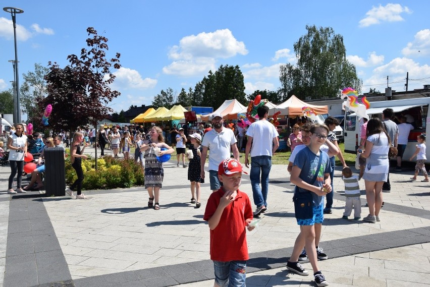 Zabierzowskie święto na Rynku. Golec uOrkiestra i bajkowe atrakcje na Dzień Dziecka [ZDJĘCIA]