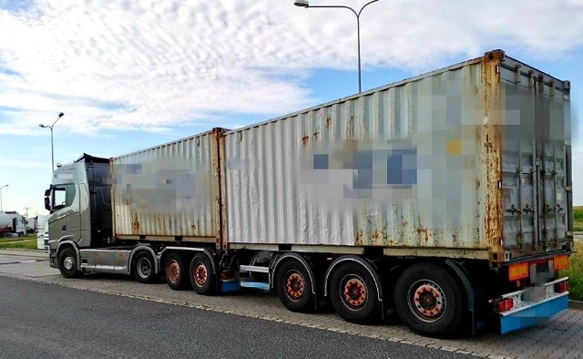 Ten zestaw zatrzymany przez opolskich inspektorów ITD na autostradzie A4 ważył aż o 23 tony za dużo.