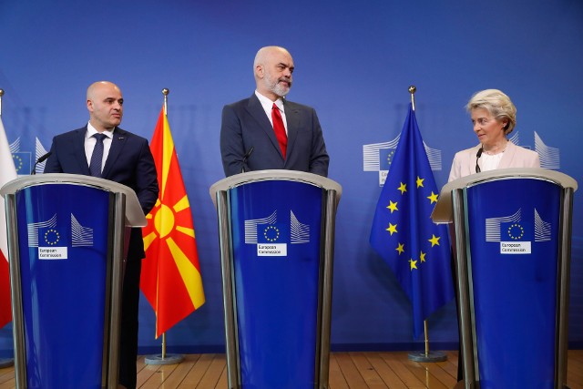 Premierzy Albanii i Macedonii Północnej oraz szefowa KE ogłosili start negocjacji akcesyjnych.