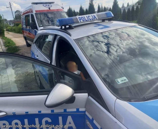 Policjanci zaopiekowali się zaginionym pod Łodzią 2-letnim chłopcem i odszukali jego zrozpaczonych rodziców.
