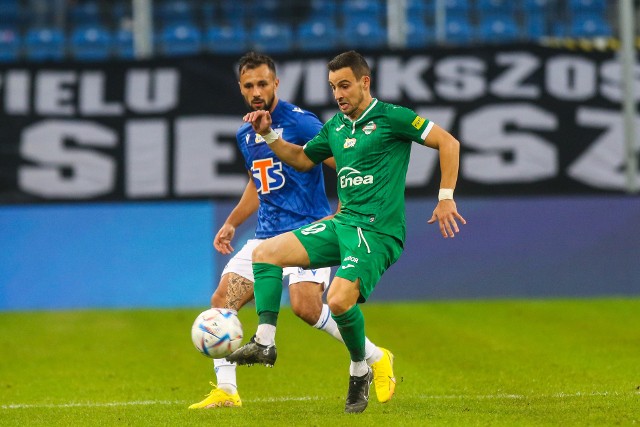 Luis Machado (w zielonej koszulce na zdjęciu) stworzył kilka dogodnych sytuacji dla drużyny Radomiaka w niedzielnym meczu z Lechem Poznań.