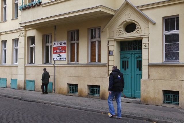 Kupując używane mieszkanie, weźmy pod uwagę to, by nie inwestować w lokum, które będzie potrzebowało bardzo drogiego remontu.