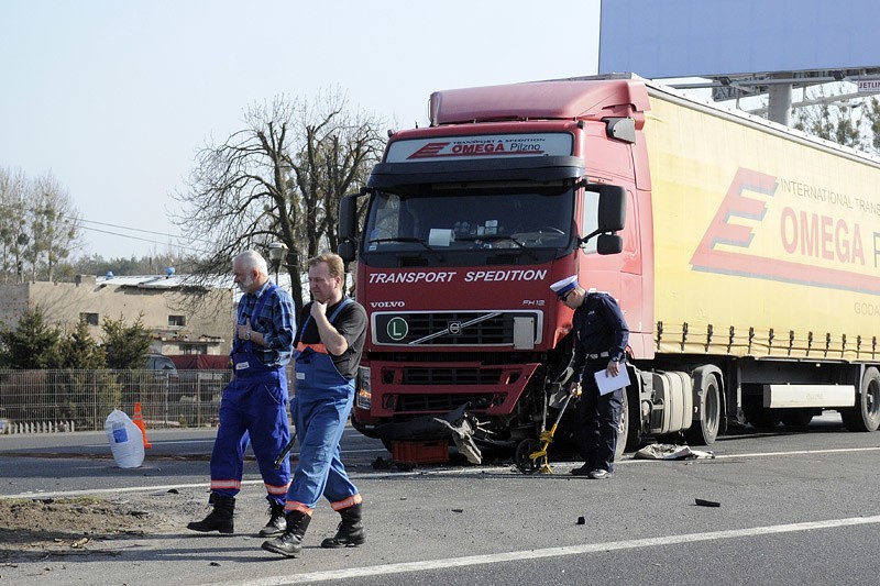 Wypadek na Al. Jana Pawła II (obok lotniska)