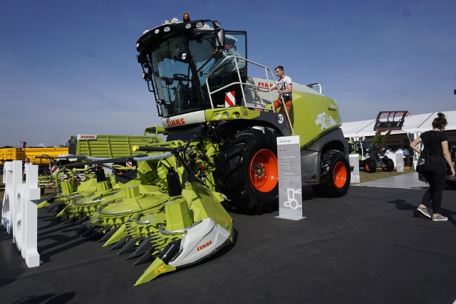 Ponad 800 wystawców, w tym setka z zagranicy i sporo rolniczych nowości - tak można podsumować pierwszy dzień jubileuszowej edycji Agro Show 2018. Zobacz kolejne zdjęcie --->