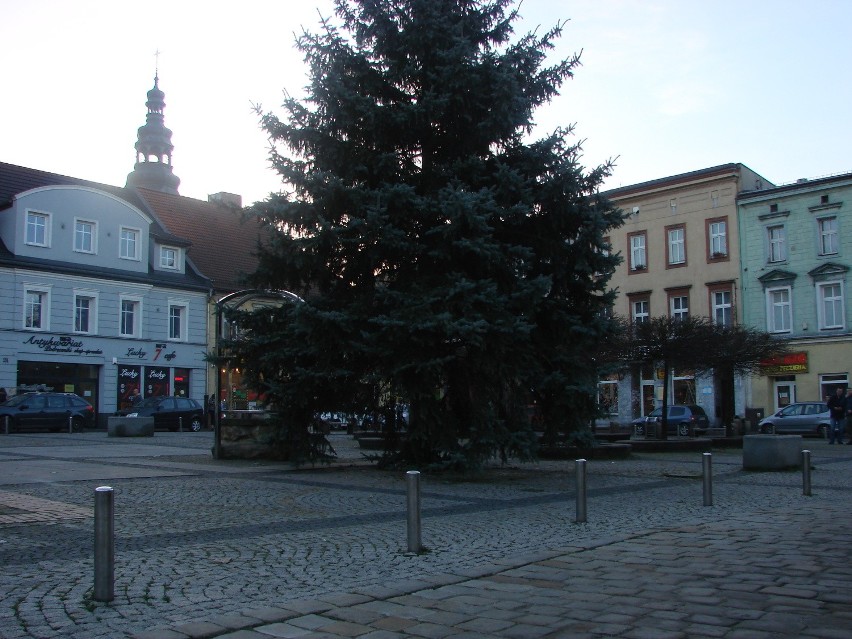 Rynek w Mysłowicach: Na Ruraparku wieszają świąteczne iluminacje. Kiedy rozbłysną? [ZDJĘCIA]