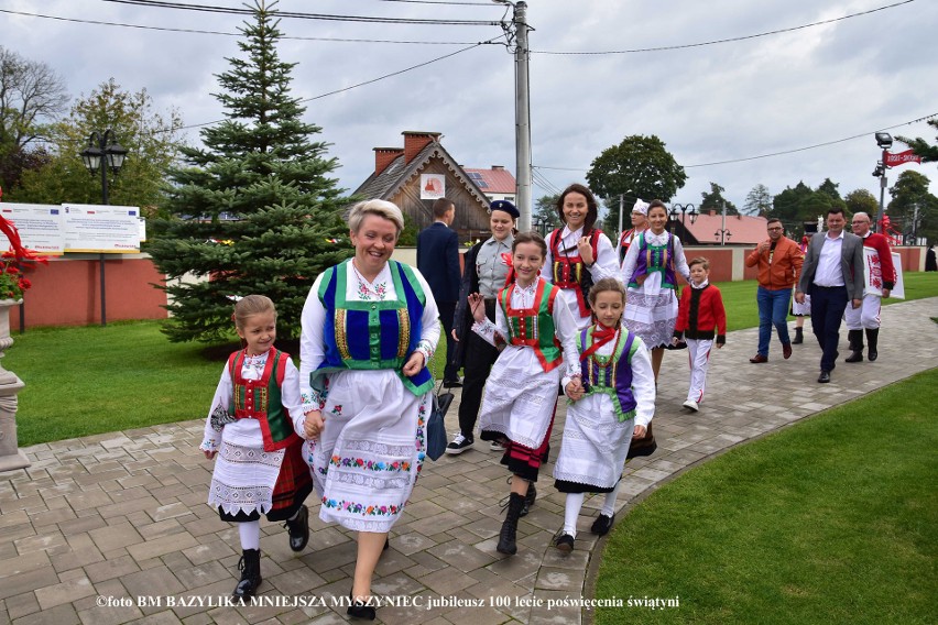 Myszyniec. Stulecie poświęcenia bazyliki Trójcy Przenajświętszej. Uroczysta msza święta 25.09.2021. Zdjęcia