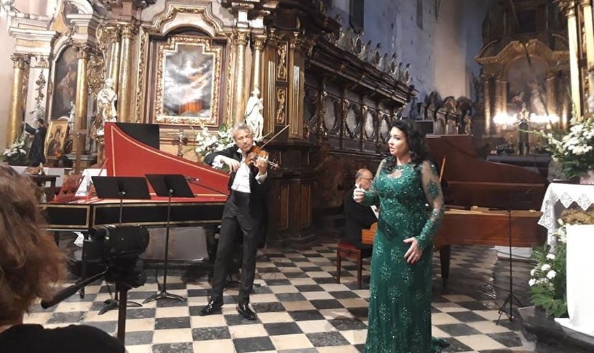 Alicja Węgorzewska-Whiskerd zaśpiewała w Skalbmierzu. Koncert w kolegiacie to część festiwalu imienia Krystyny Jamroz [ZDJĘCIA]