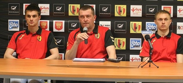 Kadrę na sobotni mecz z Odrą trener Marcin Sasal ogłosił podczas konferencji prasowej. Uczestniczyli w niej również Grzegorz Lech (z prawej) i Michał Zieliński.