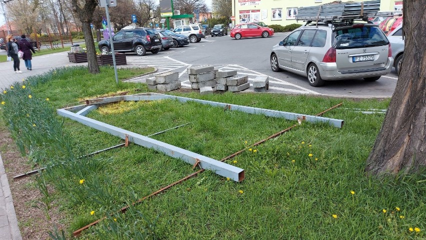 Billboard przed urzędem miasta jest już ściągnięty. Ale...