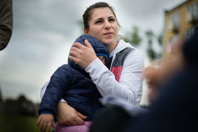 Gruzinka Kristina z córką Naną w ośrodku dla uchodźców w Grupie