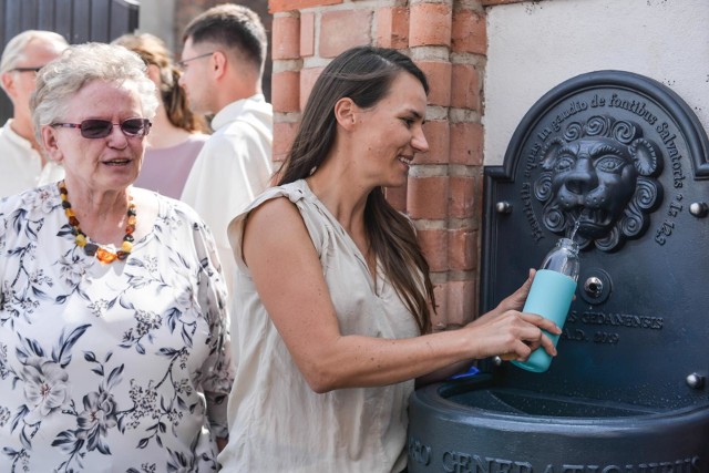 Na Placu Dominikańskim w Gdańsku 07.08. został otwarty 30. uliczny zdrój wody pitnej.