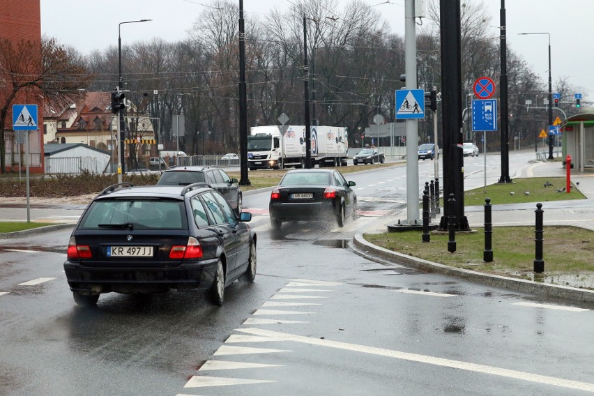 Lubelski ratusz i problem pod Galą. Buspasa na rondzie nie będzie, ale analiza trwa