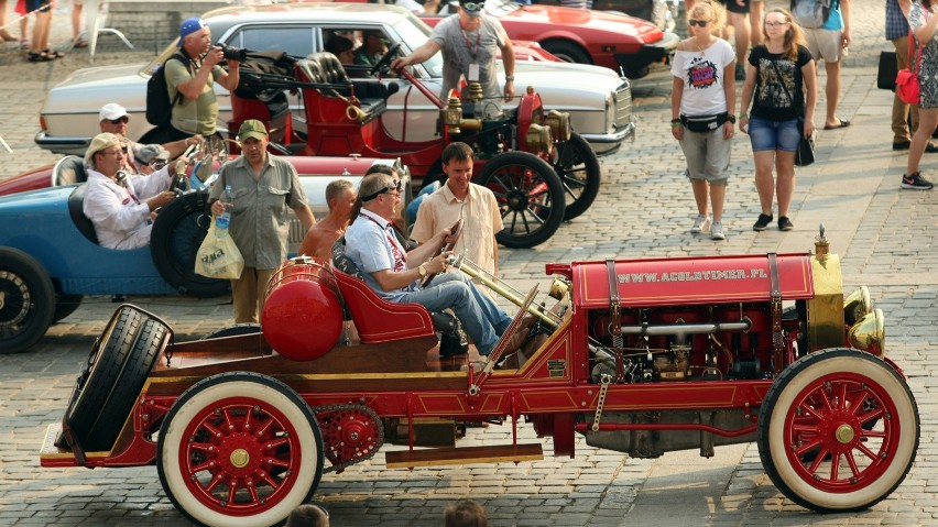 Motoclassic 2015 - zlot starych aut - pokazy na wrocławskim...