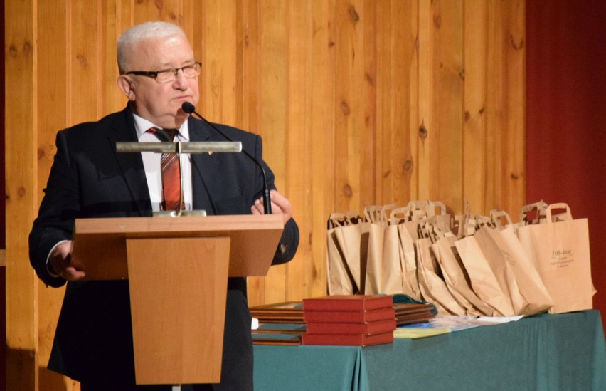 Sto lat Zespołu Szkół Ekonomicznych w Radomiu. Przemarsz ulicami miasta, wielka gala, spotkanie i bal absolwentów - tak świętował "ekonomik"