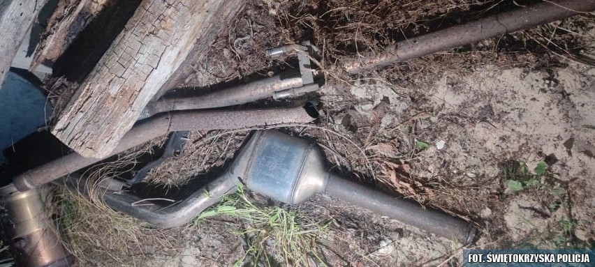 W gminie Chęciny zatrzymali podejrzanych o kradzież ławek znad zalewu