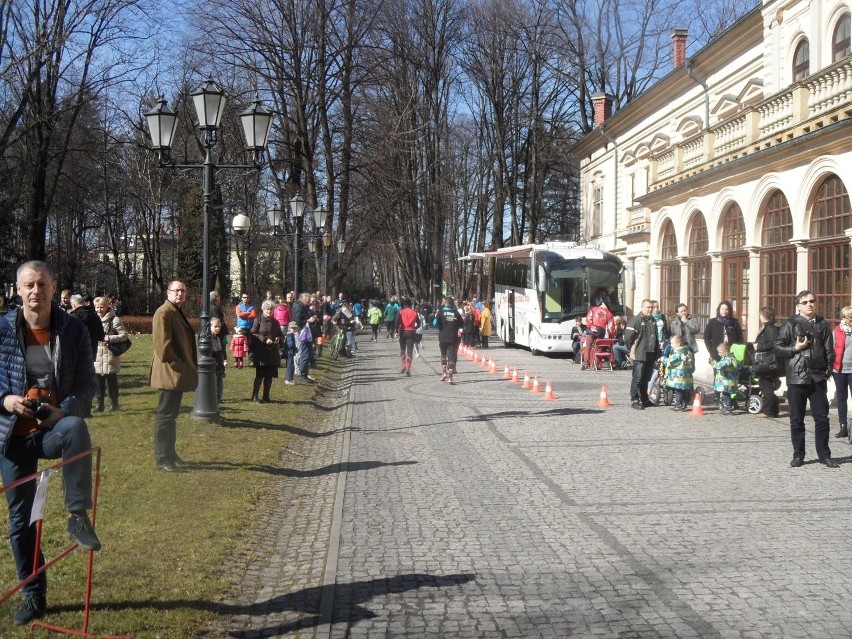 Bieg Polki dla Polki w Żywcu. Promowali profilaktykę badań i zbierali pieniądze [ZDJĘCIA+WIDEO] 