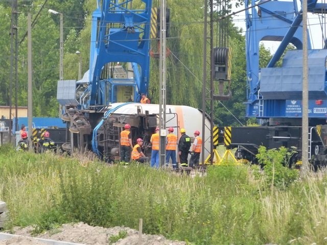 Próba podniesienia cysterny w Bodzechowie