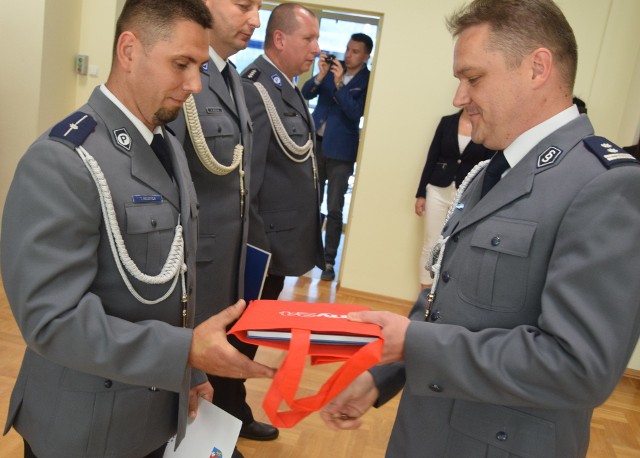 W czasie święta jarosławscy policjanci odebrali awanse i wyróżnienia od komendanta wojewódzkiego policji nadinsp. Krzysztofa Pobuty. W plebiscycie Nowin "Dzielnicowy bliżej nas" wyróżnienie odebrał mł. asp. Tomasz Wojdyła, pracujący w Pruchniku.