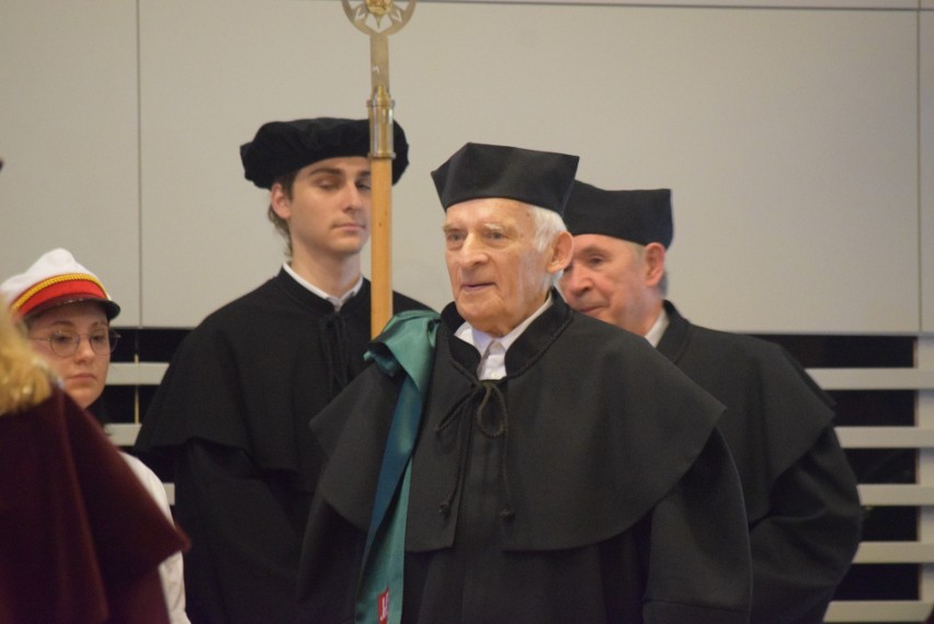 Były premier Jerzy Buzek otrzymał tytuł doktora honoris...