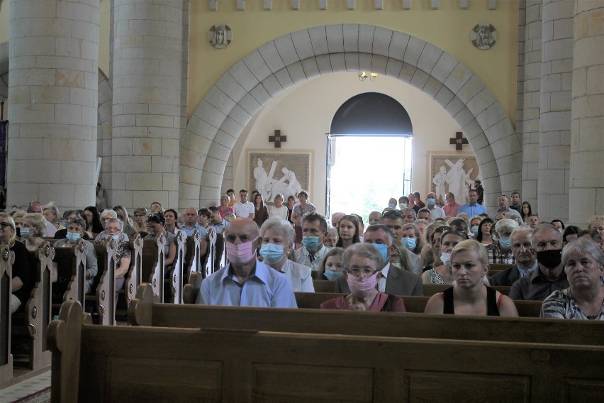 Powitanie nowego proboszcza i wikariusza w parafii Miedzierza [ZDJĘCIA]